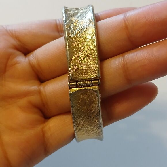 Vintage Lucerne Gold Tone Anti-Magnetic Swiss Mechanical Hidden Watch - BROKEN main image 7